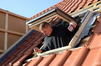 Pose de fenêtres de toit Velux aux Champs-Géraux